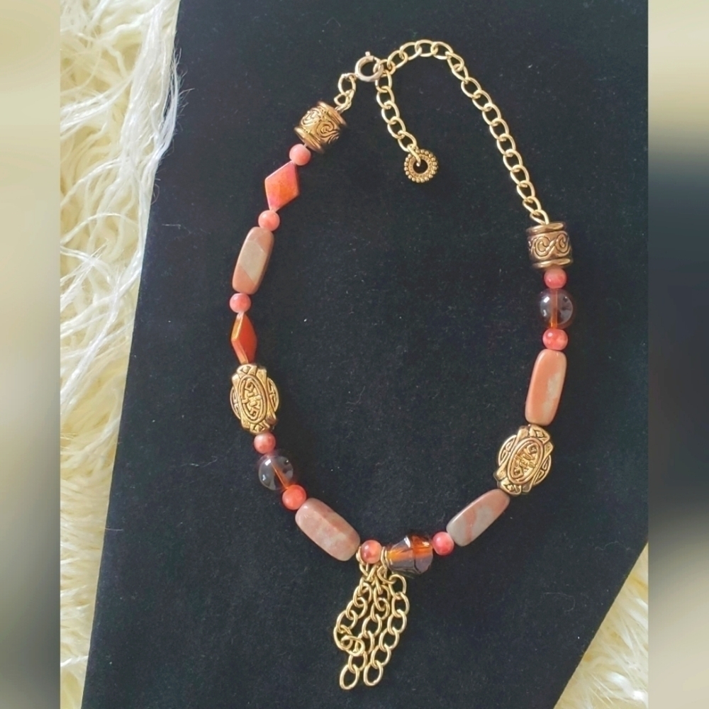 Coral Bead choker 🌴